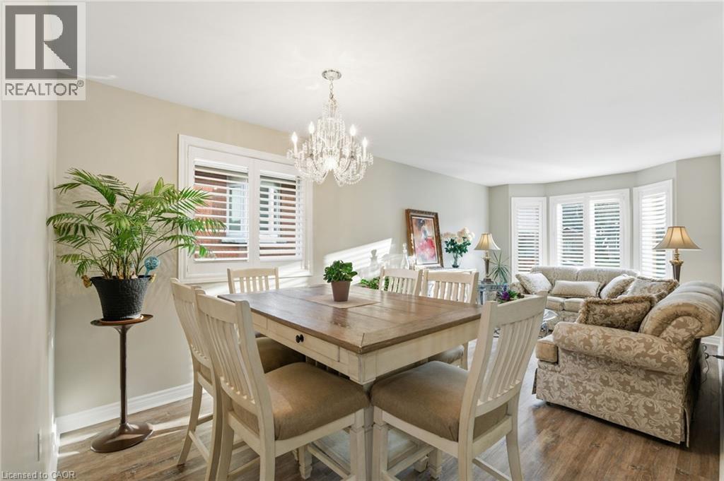 13 COLONIAL Crescent