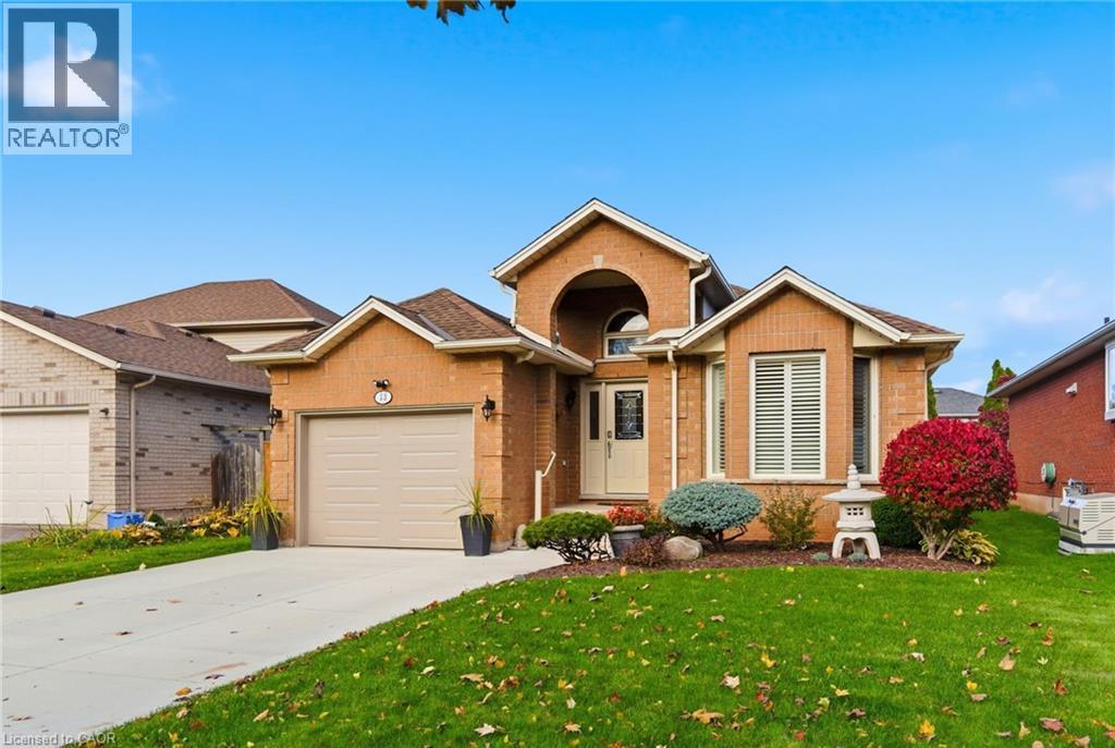 13 COLONIAL Crescent