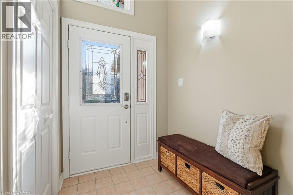 13 COLONIAL Crescent