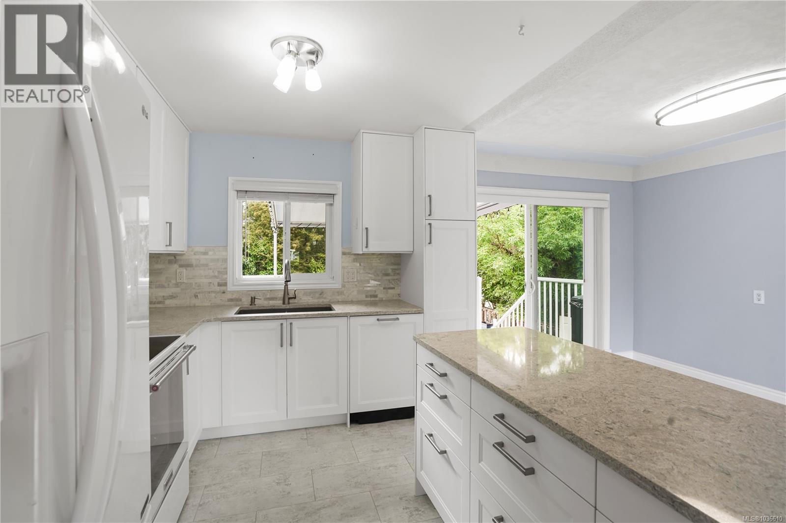 3922 Anton St