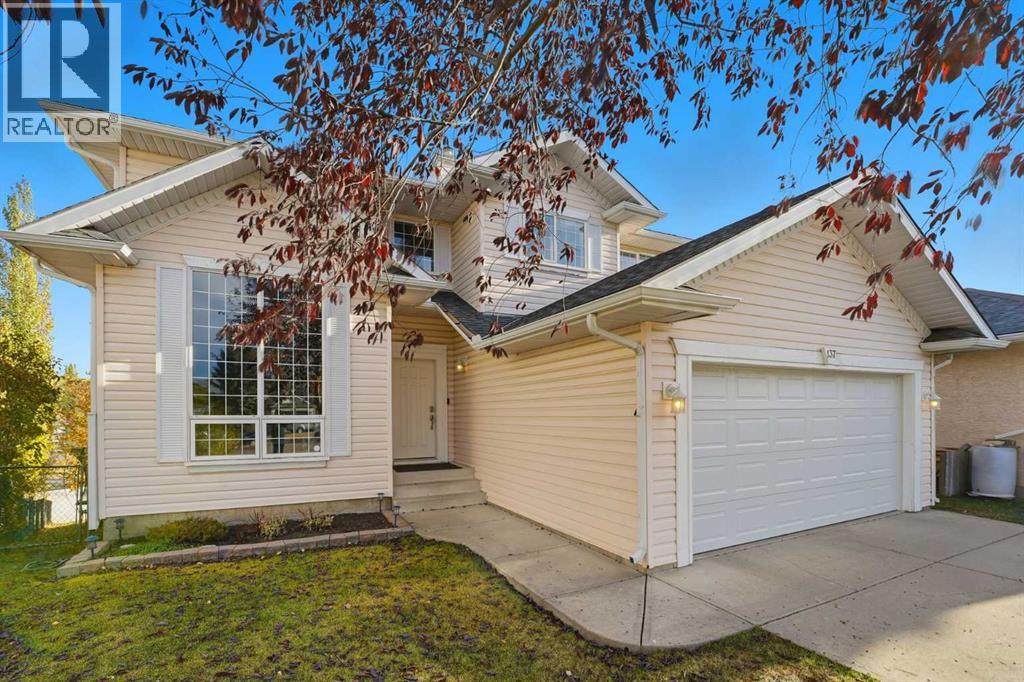 137 Sceptre Court NW