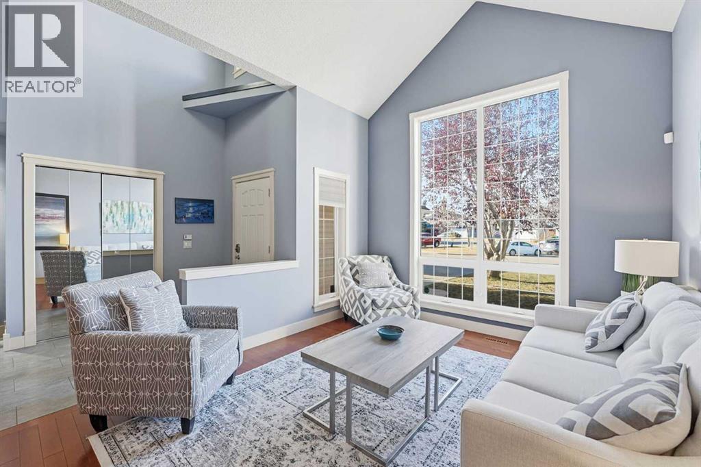 137 Sceptre Court NW