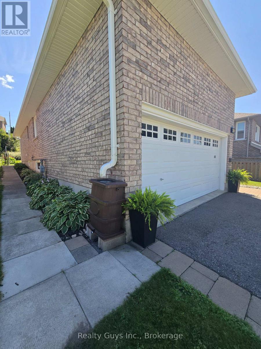 401 BIANCO CRESCENT