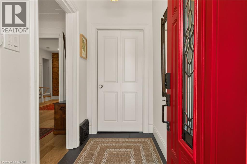 32 MAGILL Street