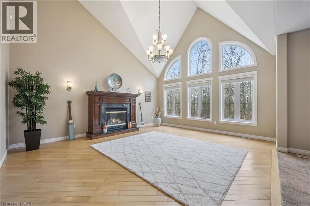 872 CREEKSIDE Drive