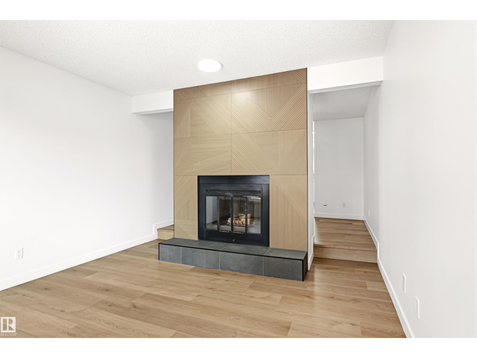 #4 7604 29 AV NW
