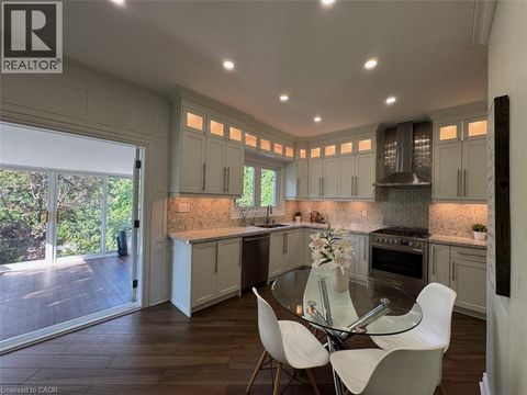 1005 DORMER Street Mississauga ON L5E1T7