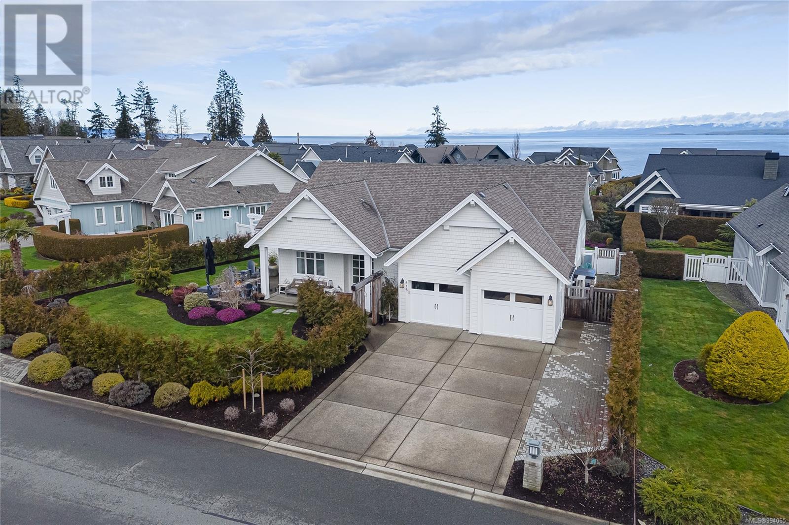 815 Bluffs Dr