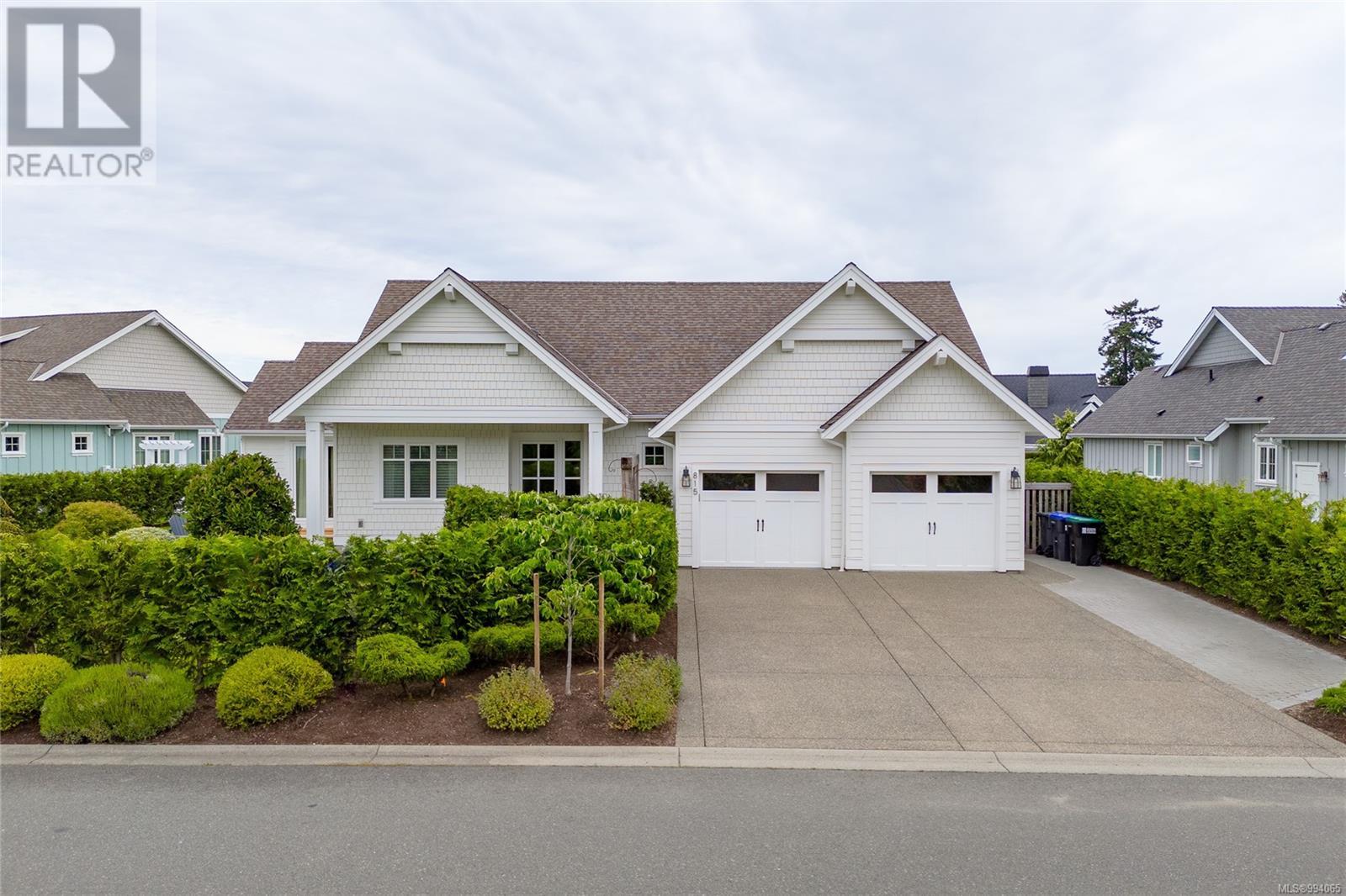 815 Bluffs Dr