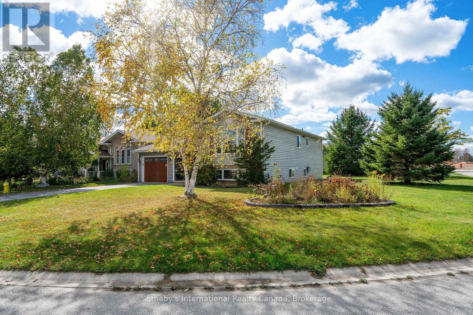 26 COUNTRY CRESCENT
