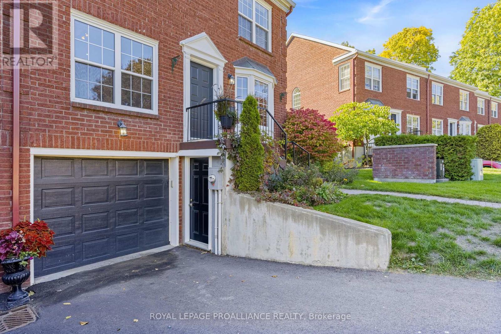 35 COUNTRY CLUB PLACE