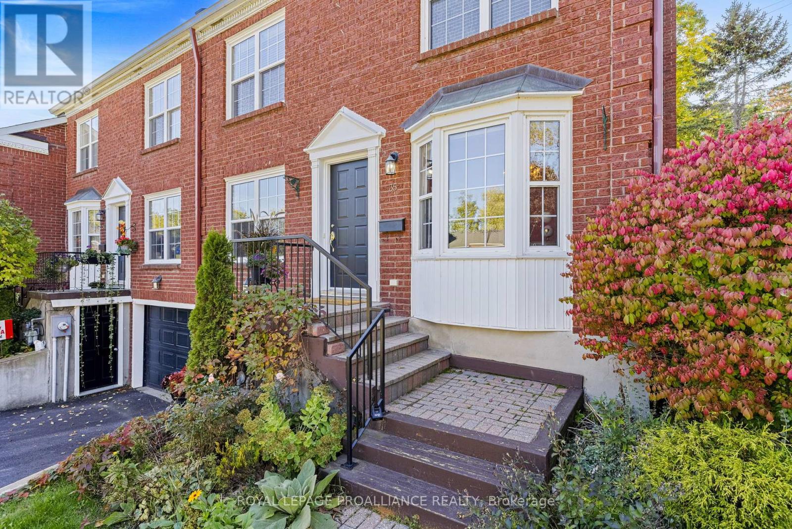 35 COUNTRY CLUB PLACE