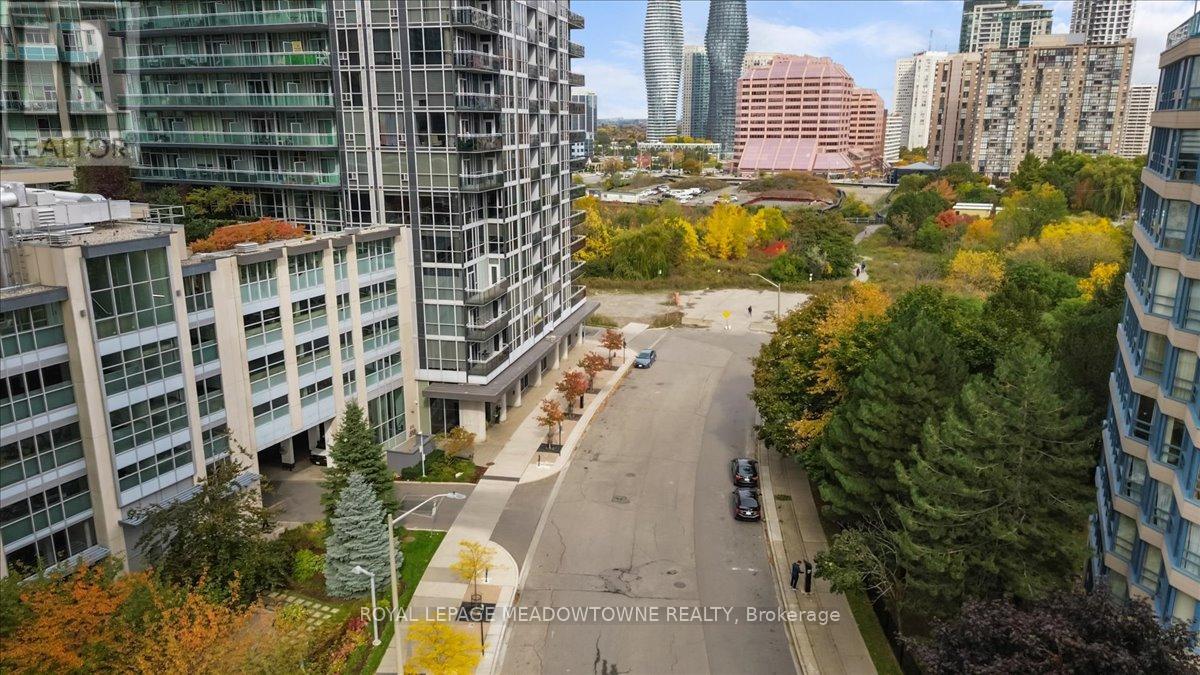 914 - 220 BURNHAMTHORPE ROAD W