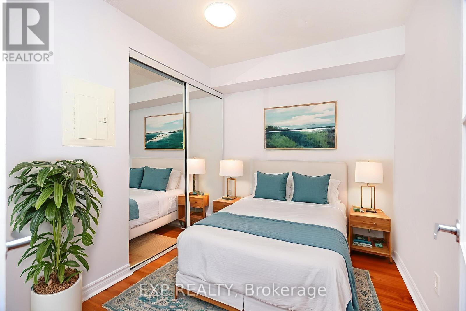 1909 - 17 BARBERRY PLACE