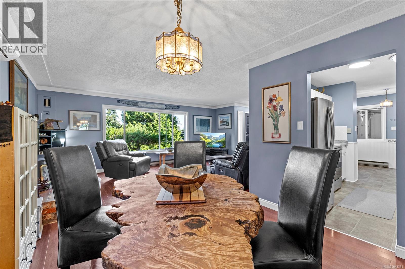 1007 Centre Cres
