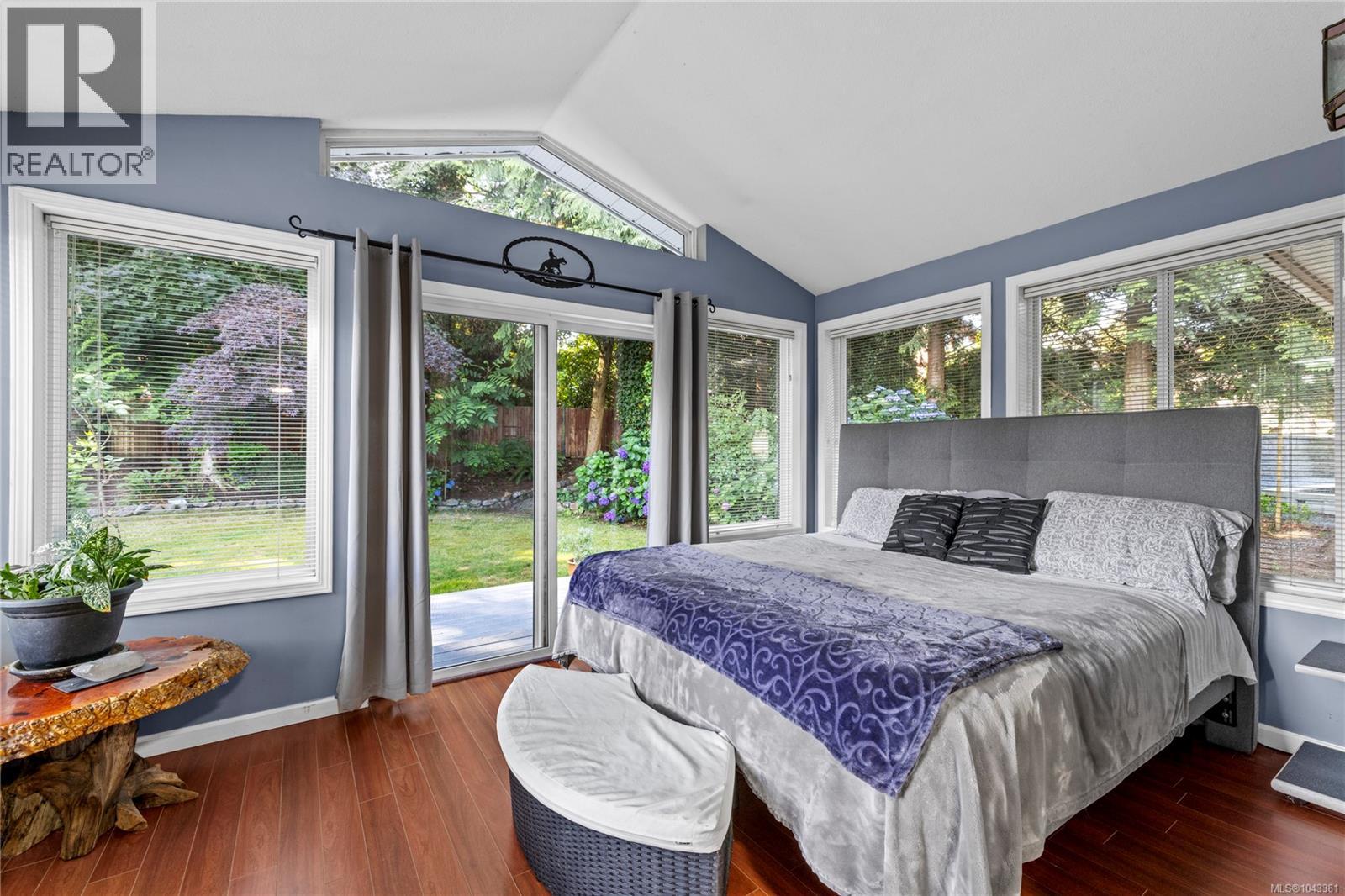 1007 Centre Cres