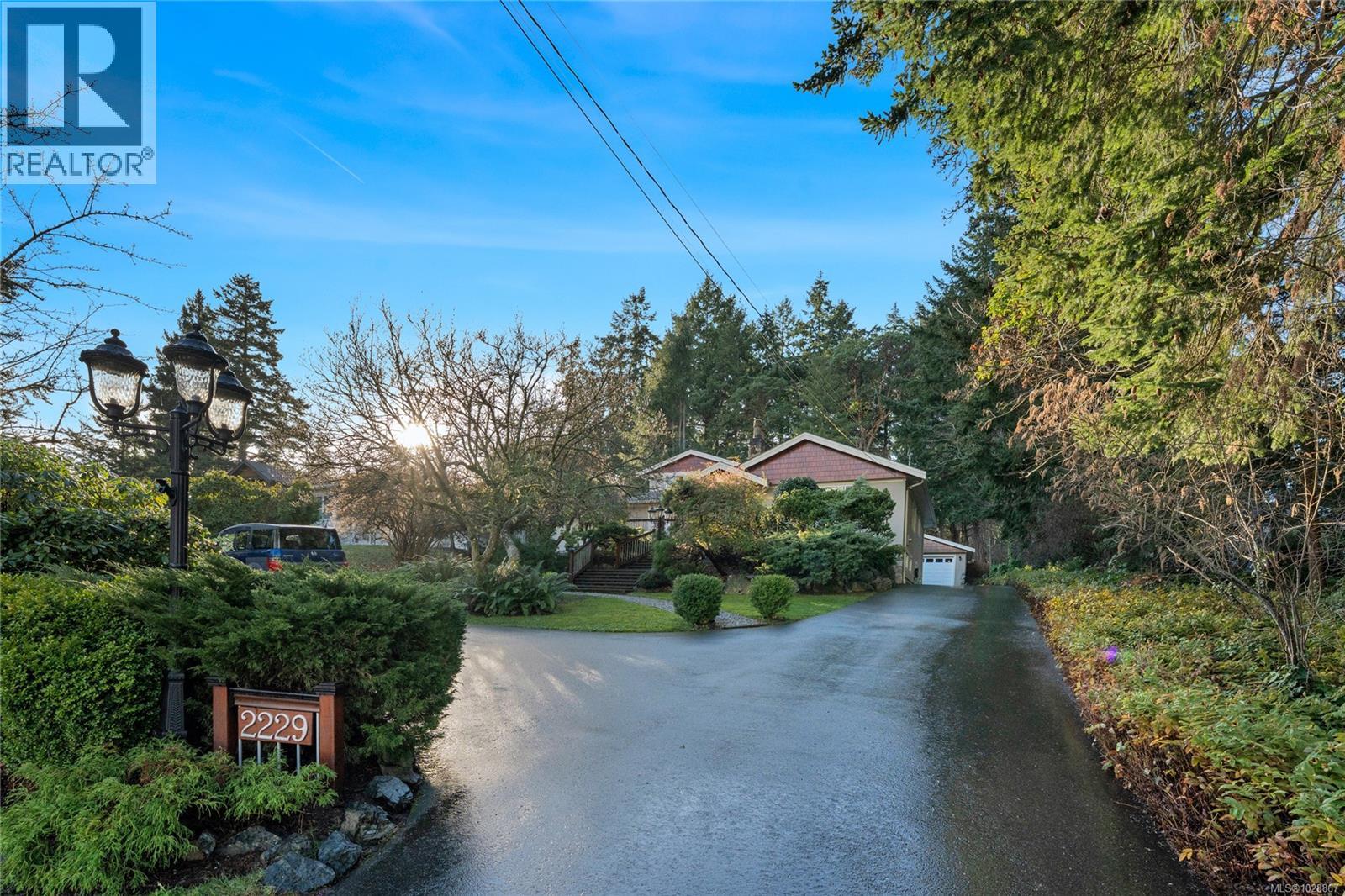 2229 Arbutus Rd
