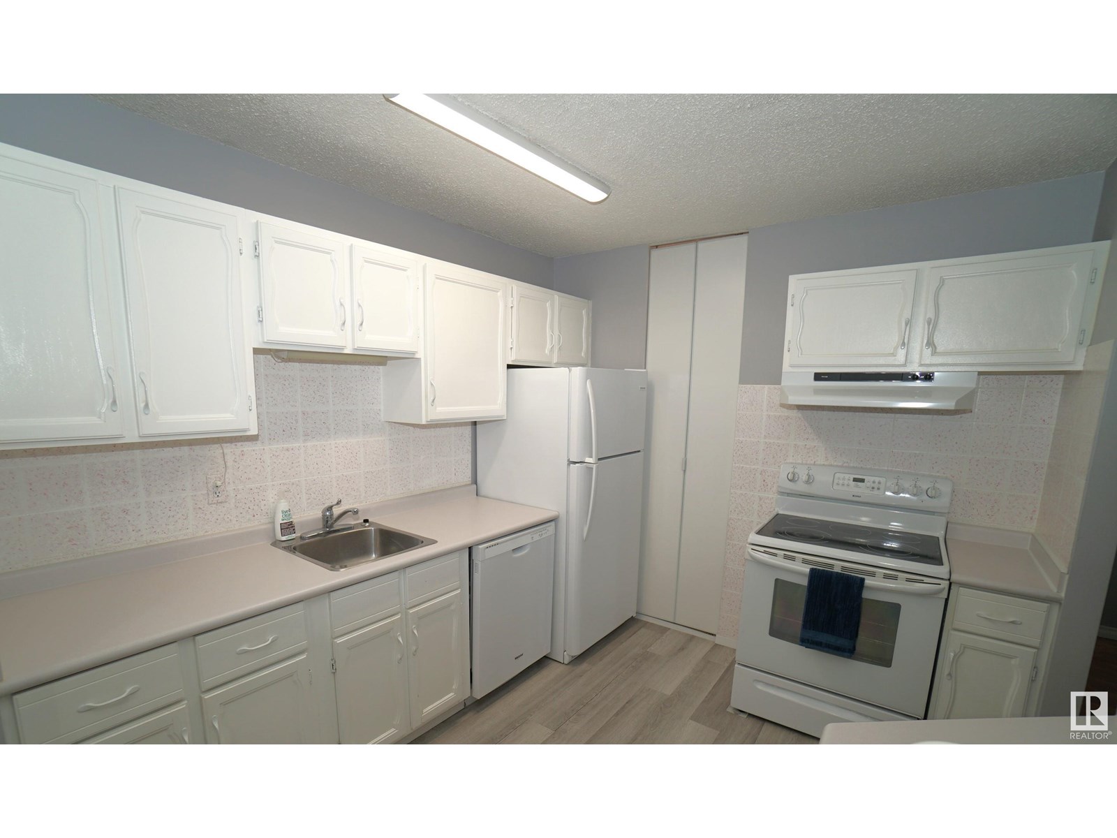 245 SURREY GARDENS GD NW