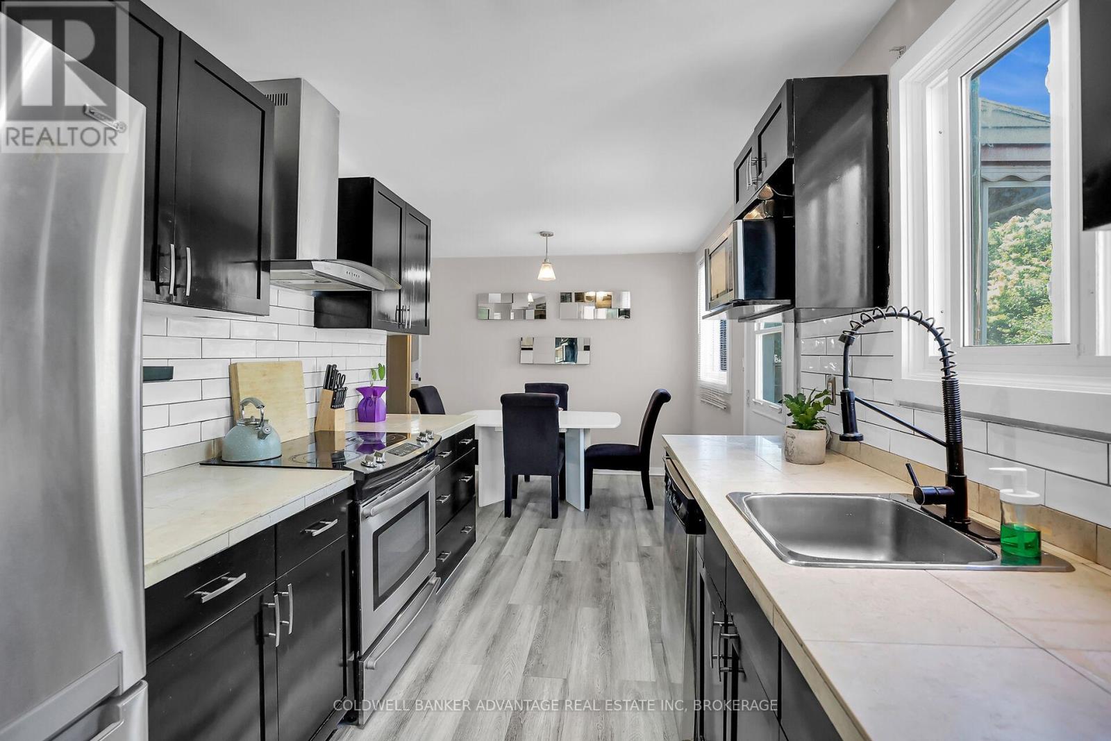 21 FAIRLAWN CRESCENT