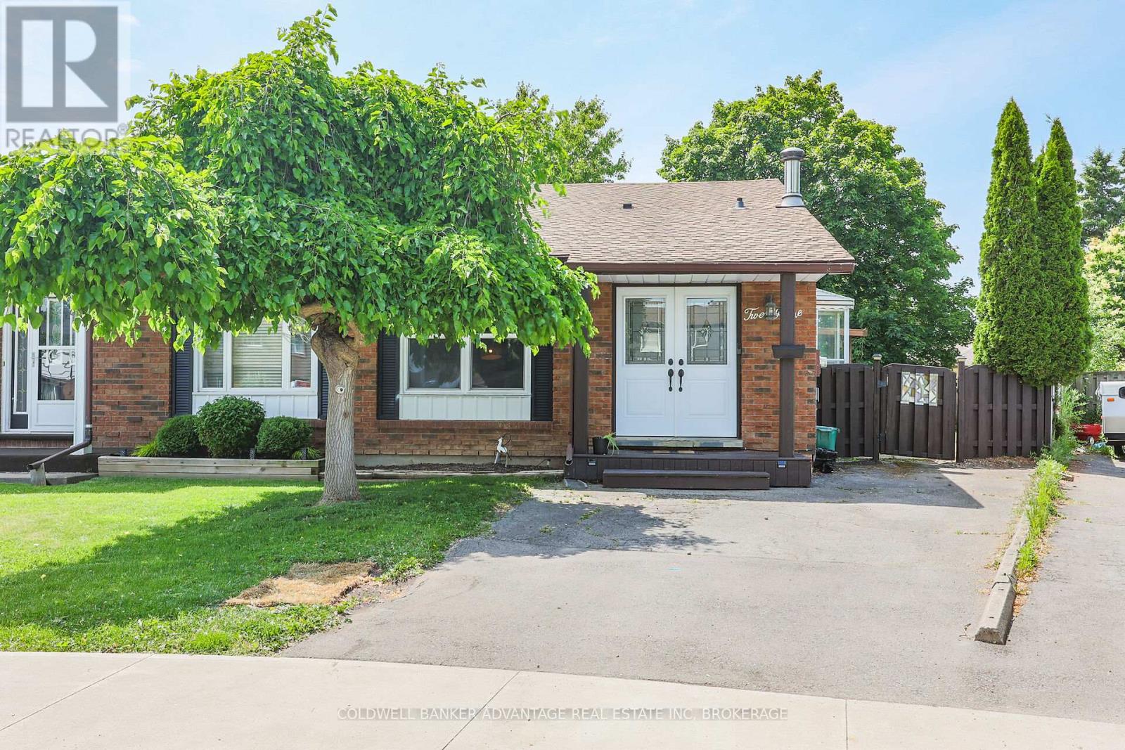 21 FAIRLAWN CRESCENT