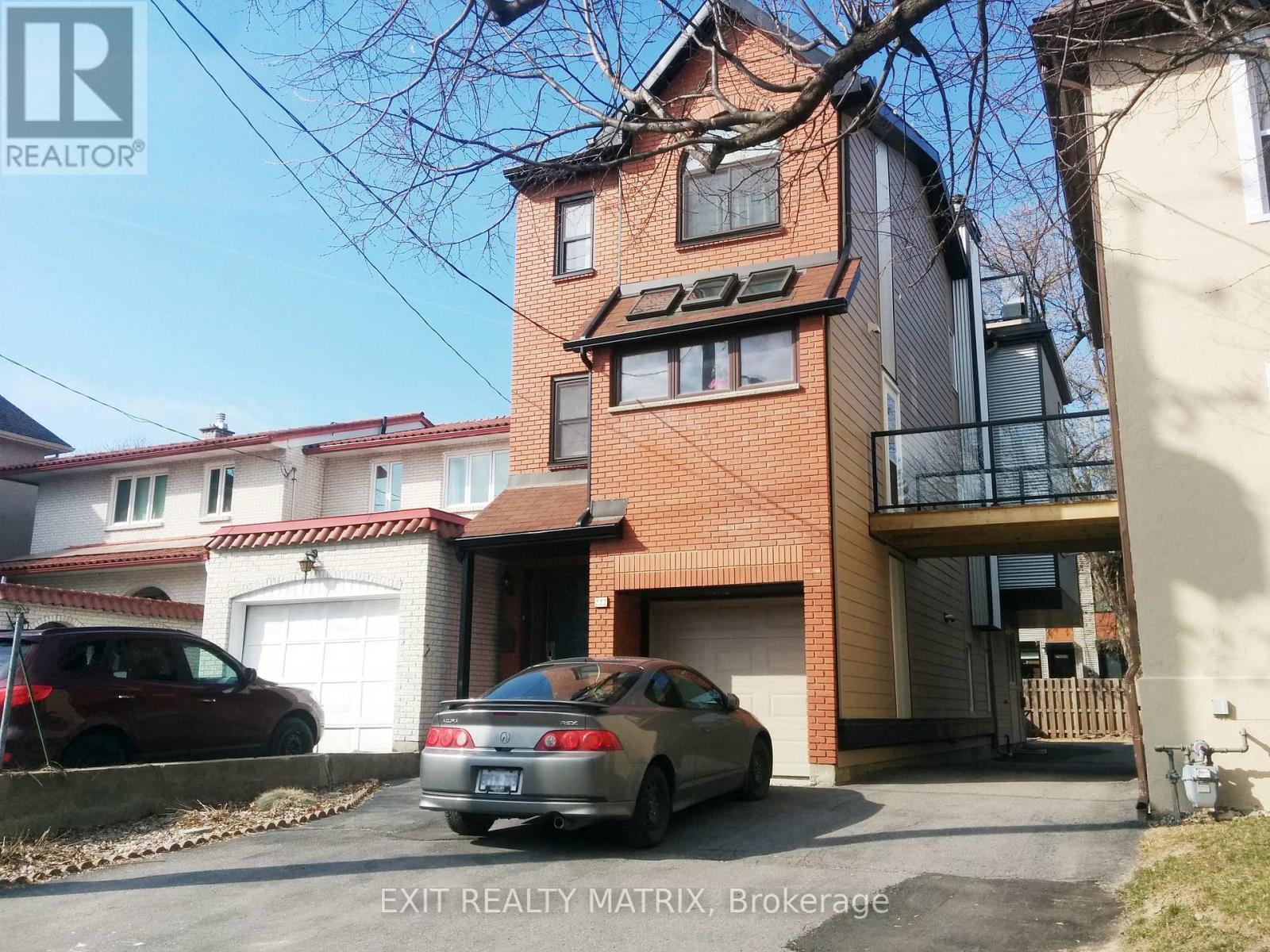 Photo 1 of 12 — B - 222 BLACKBURN AVENUE Unit B, Ottawa, ON K1N8A8