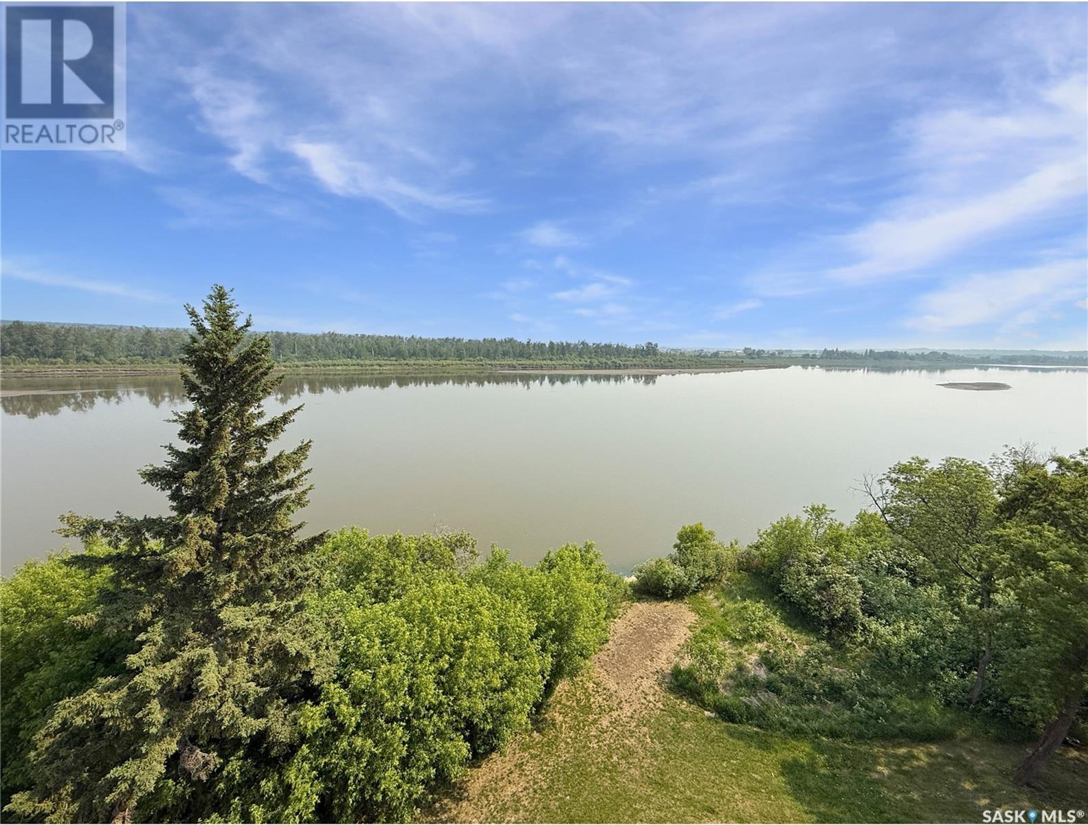 401 1602 1st STREET E