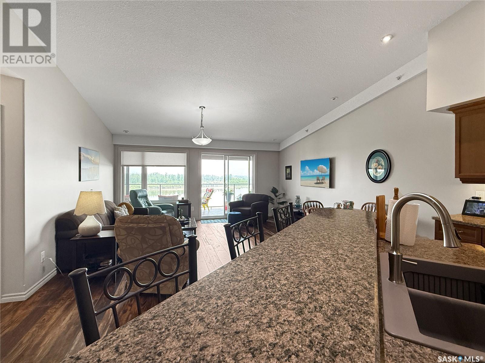 401 1602 1st STREET E