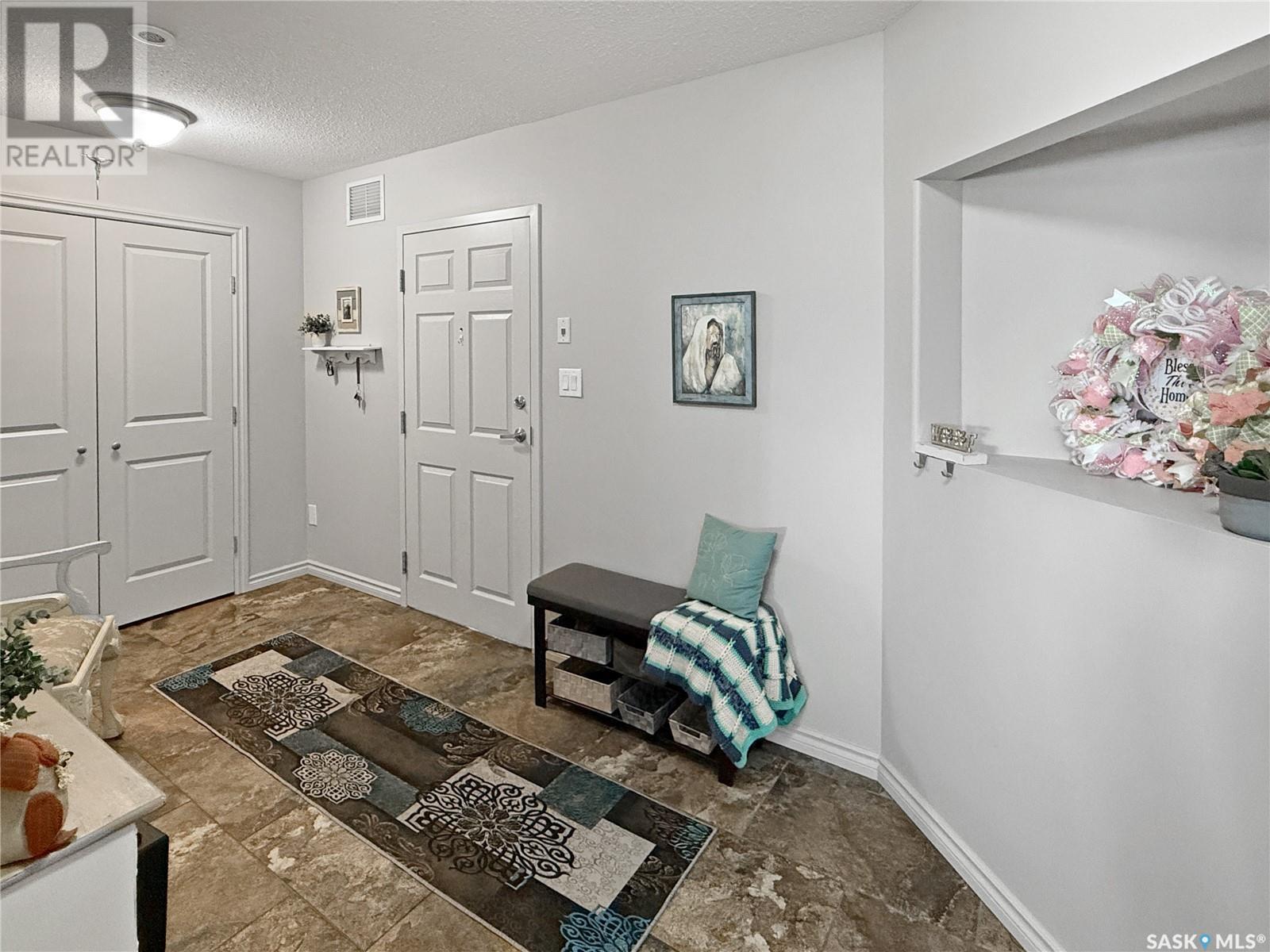 401 1602 1st STREET E