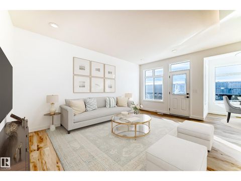 6315 27 AV SW Edmonton AB T6W5S2