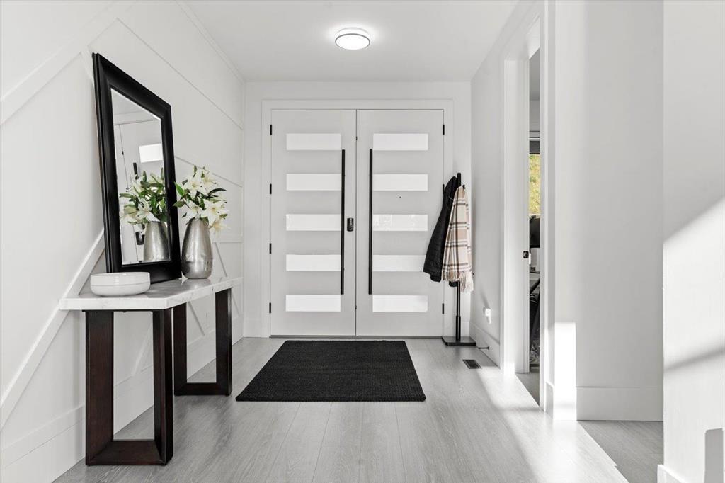 8555 FOREST GATE DRIVE|Eastern Hillsides