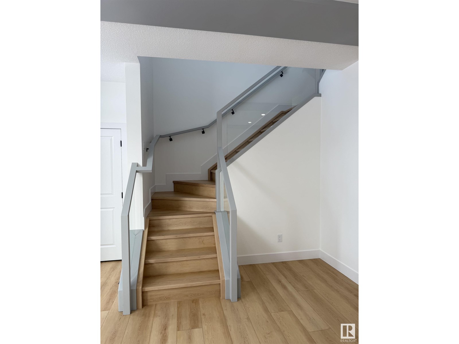 12039 41 ST NW