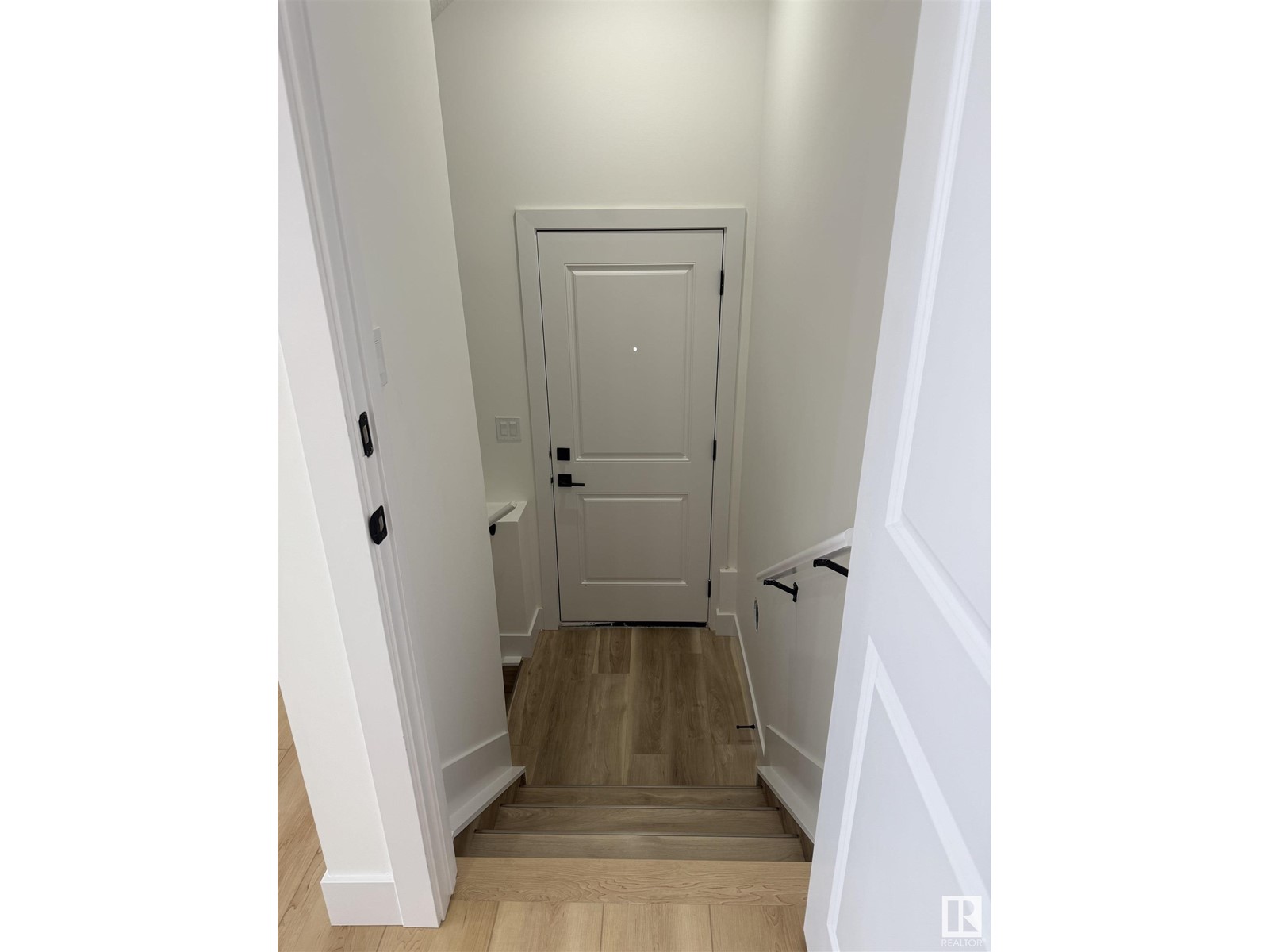 12039 41 ST NW