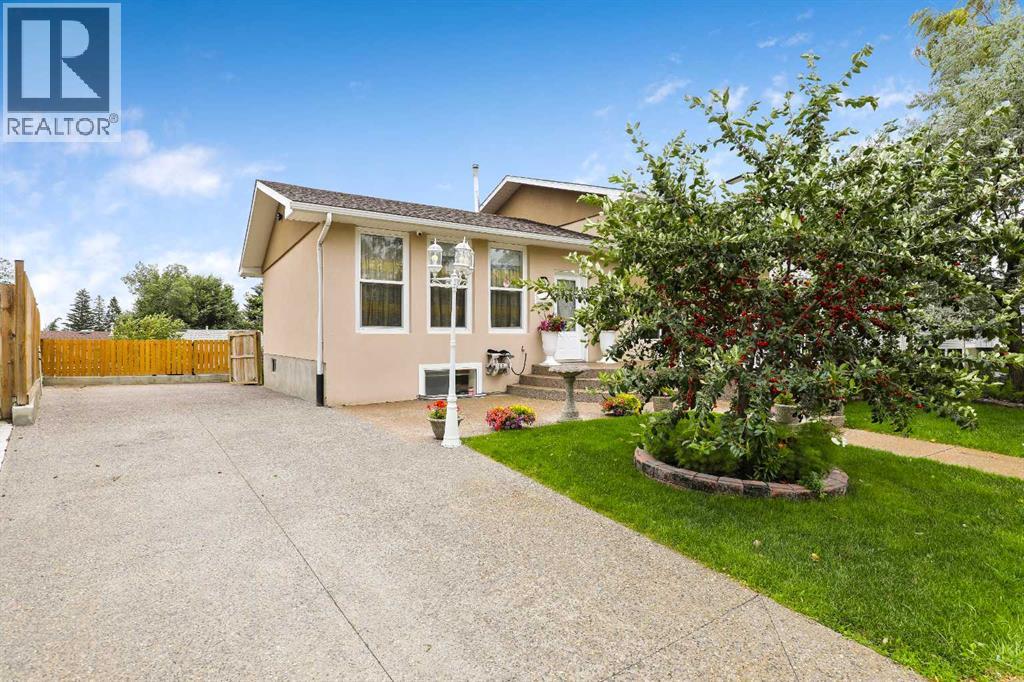204 Whitestone Crescent NE