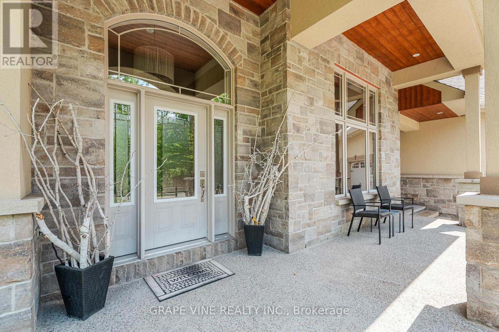 515 WEST LAKE CIRCLE