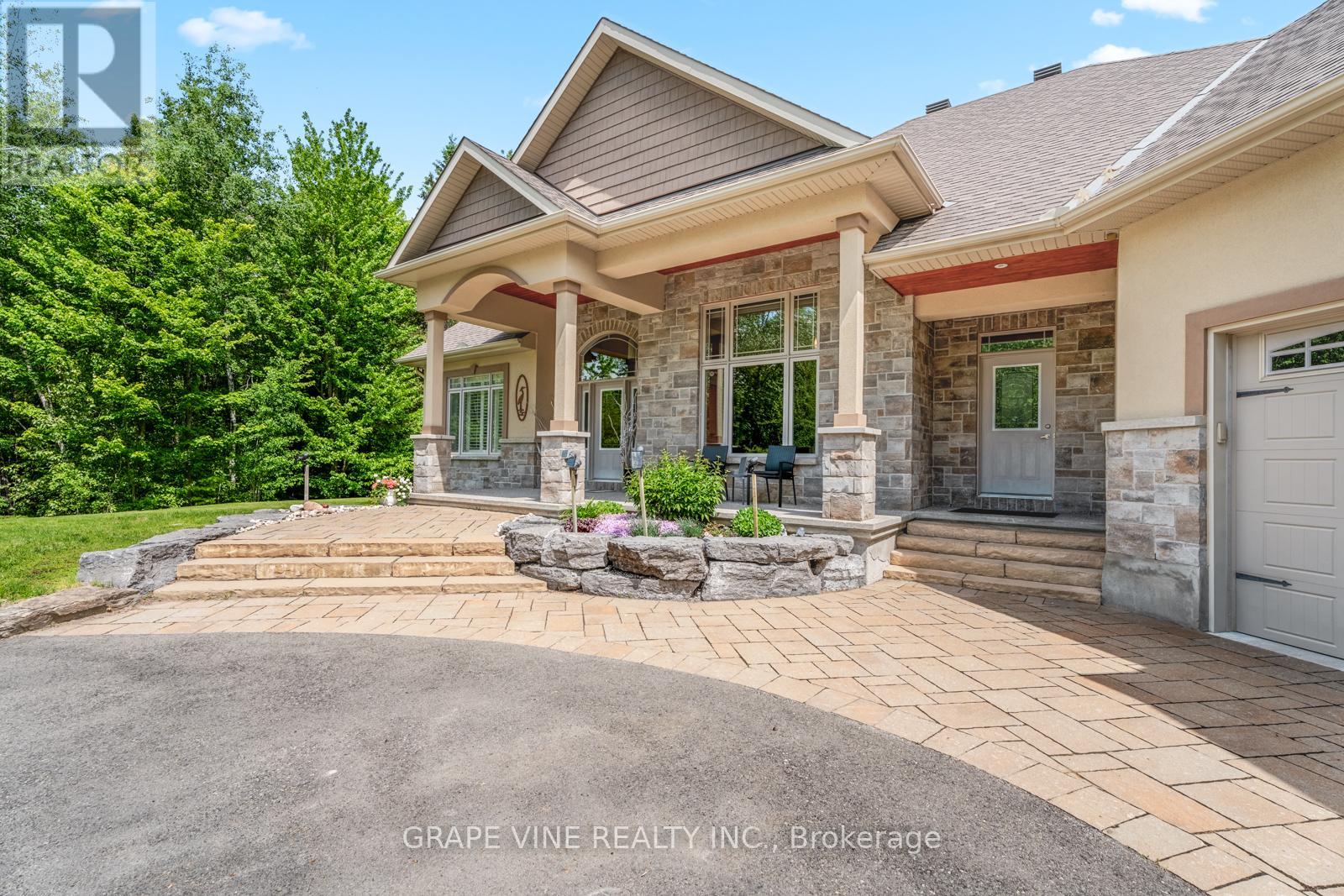 515 WEST LAKE CIRCLE