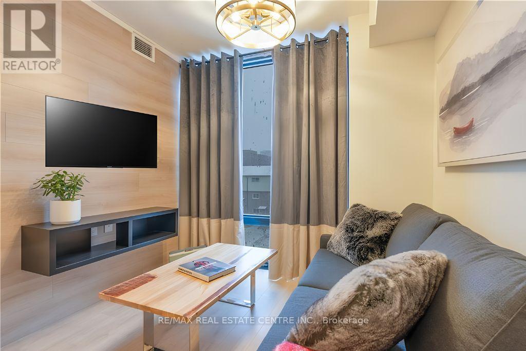 611 - 145 COLUMBIA STREET W