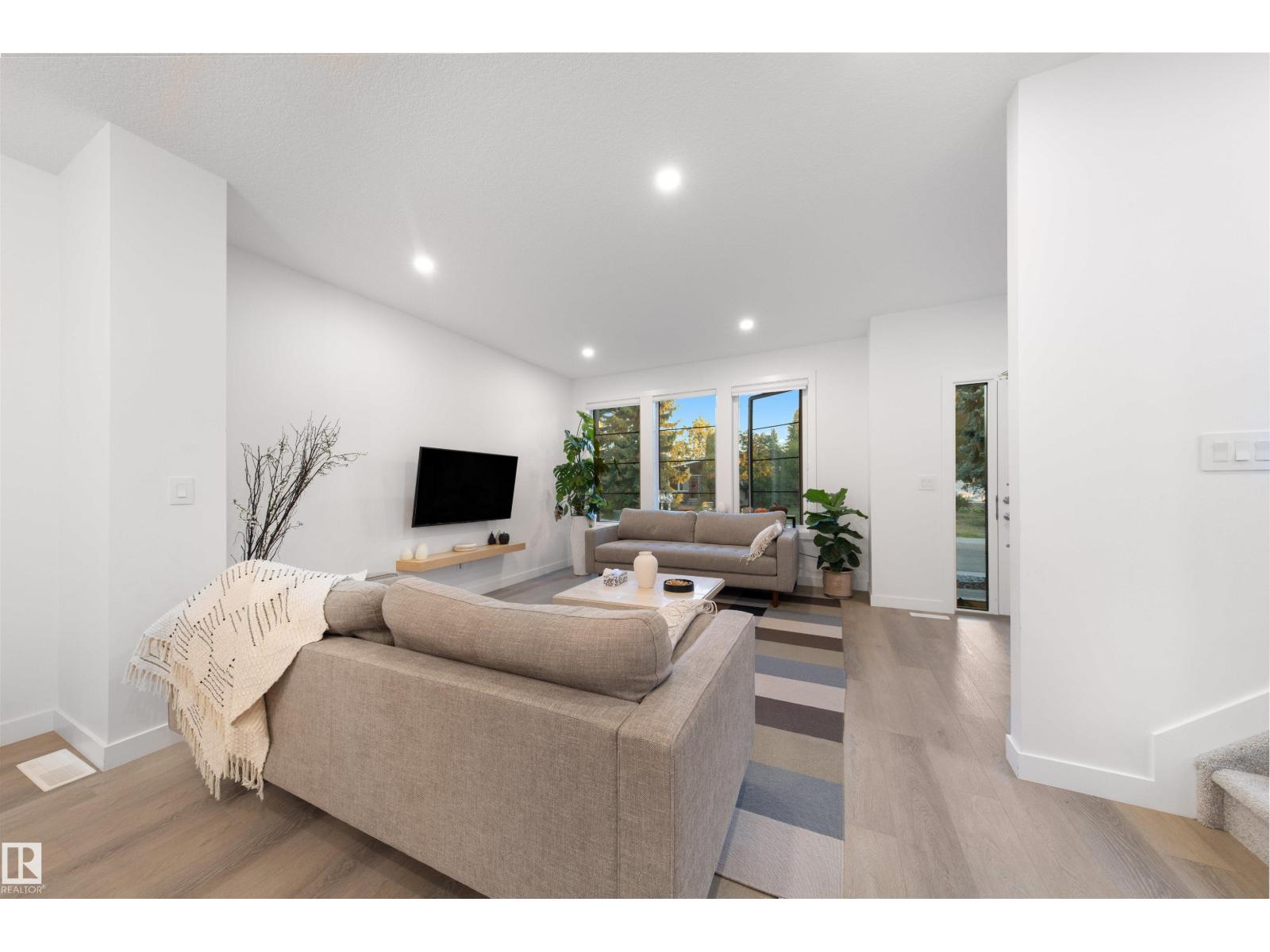 11204 & 11206 55 AV NW