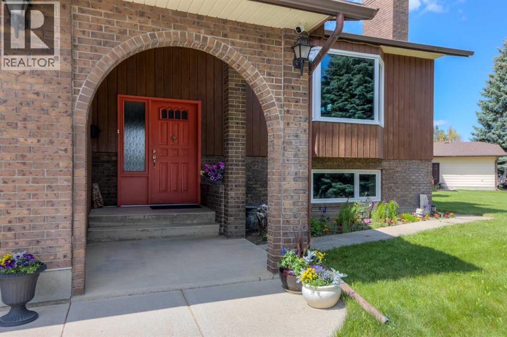 94 Elm Crescent S