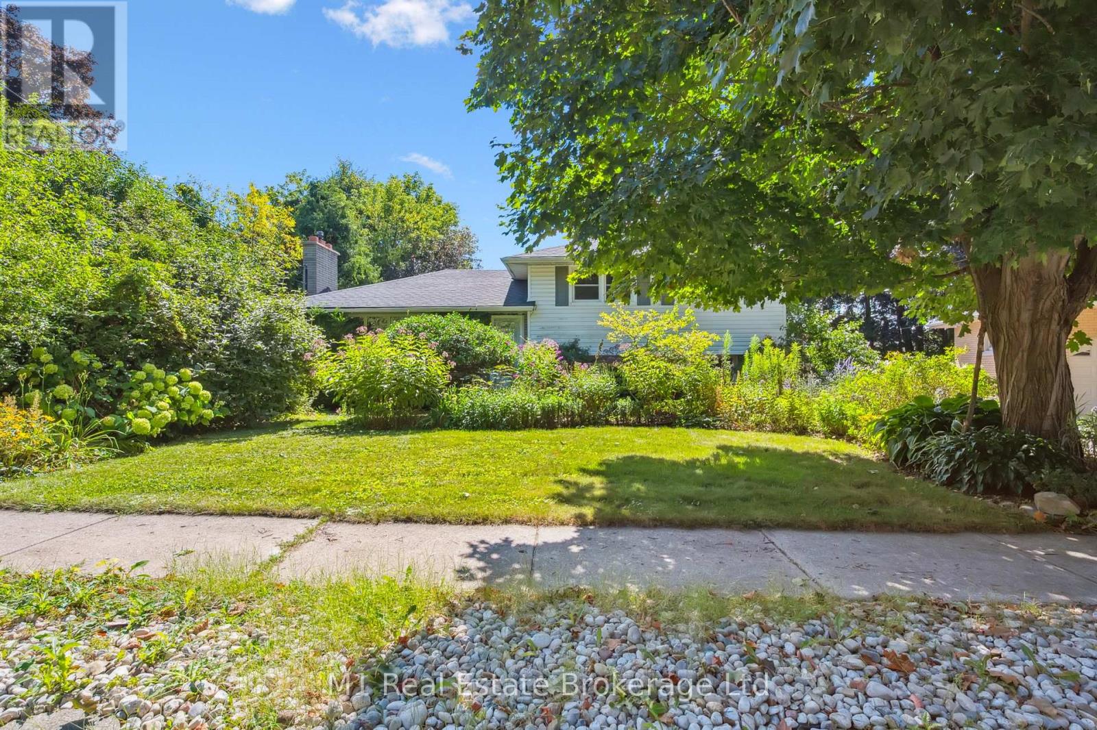 21 GLADSTONE AVENUE