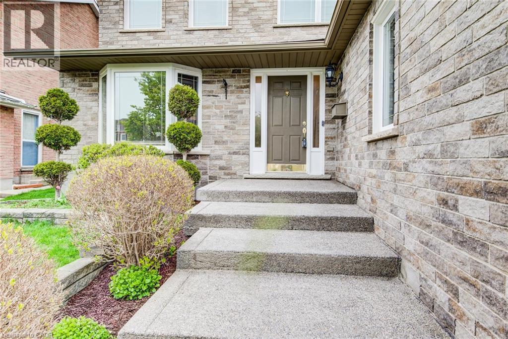 48 LENNOX Crescent