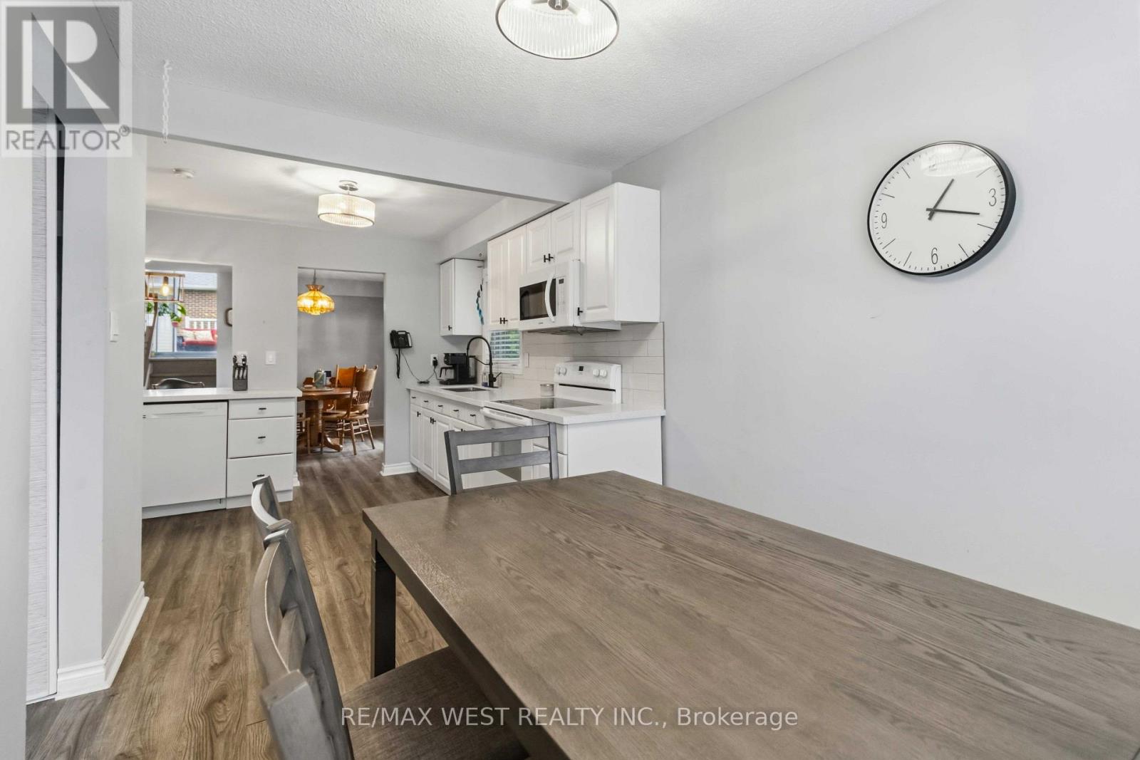 41 WINTERFOLD DR DRIVE