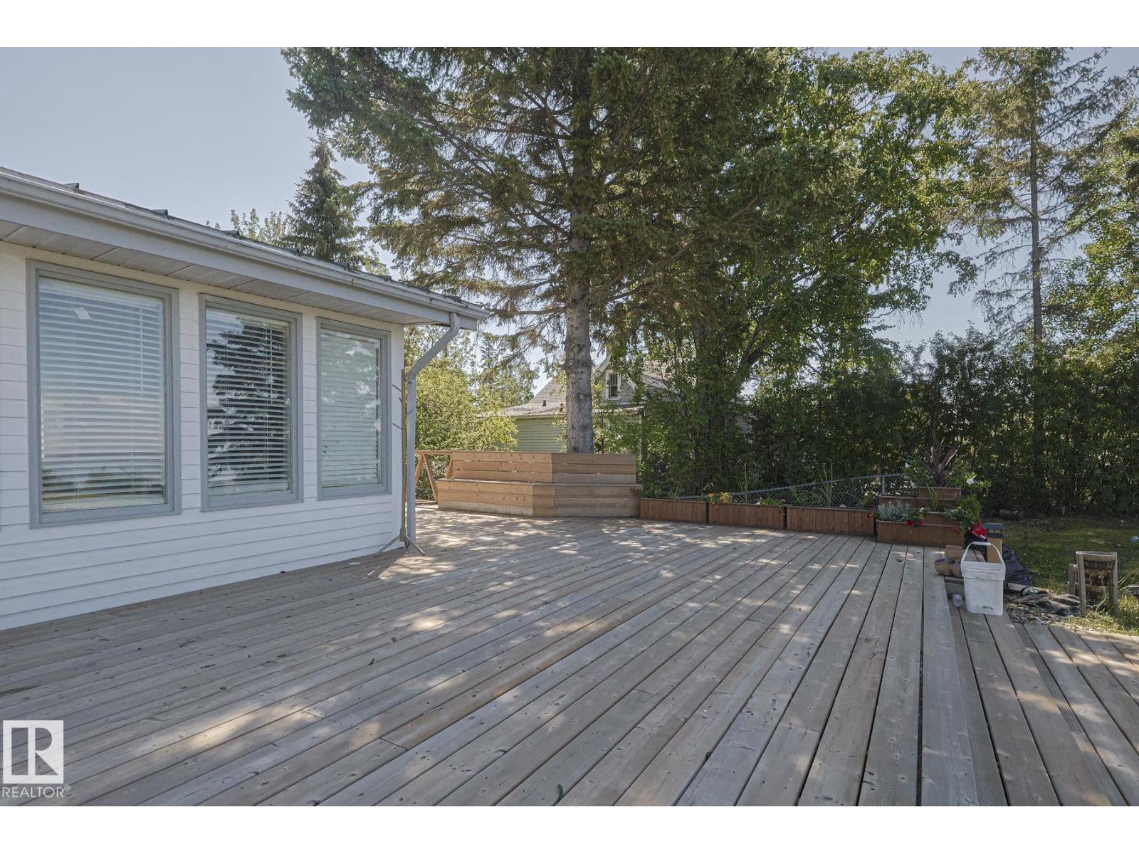 9 Gibbons AV