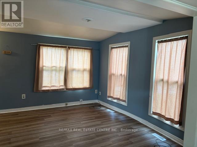 4 MAPLE GROVE VILLAGE ROAD