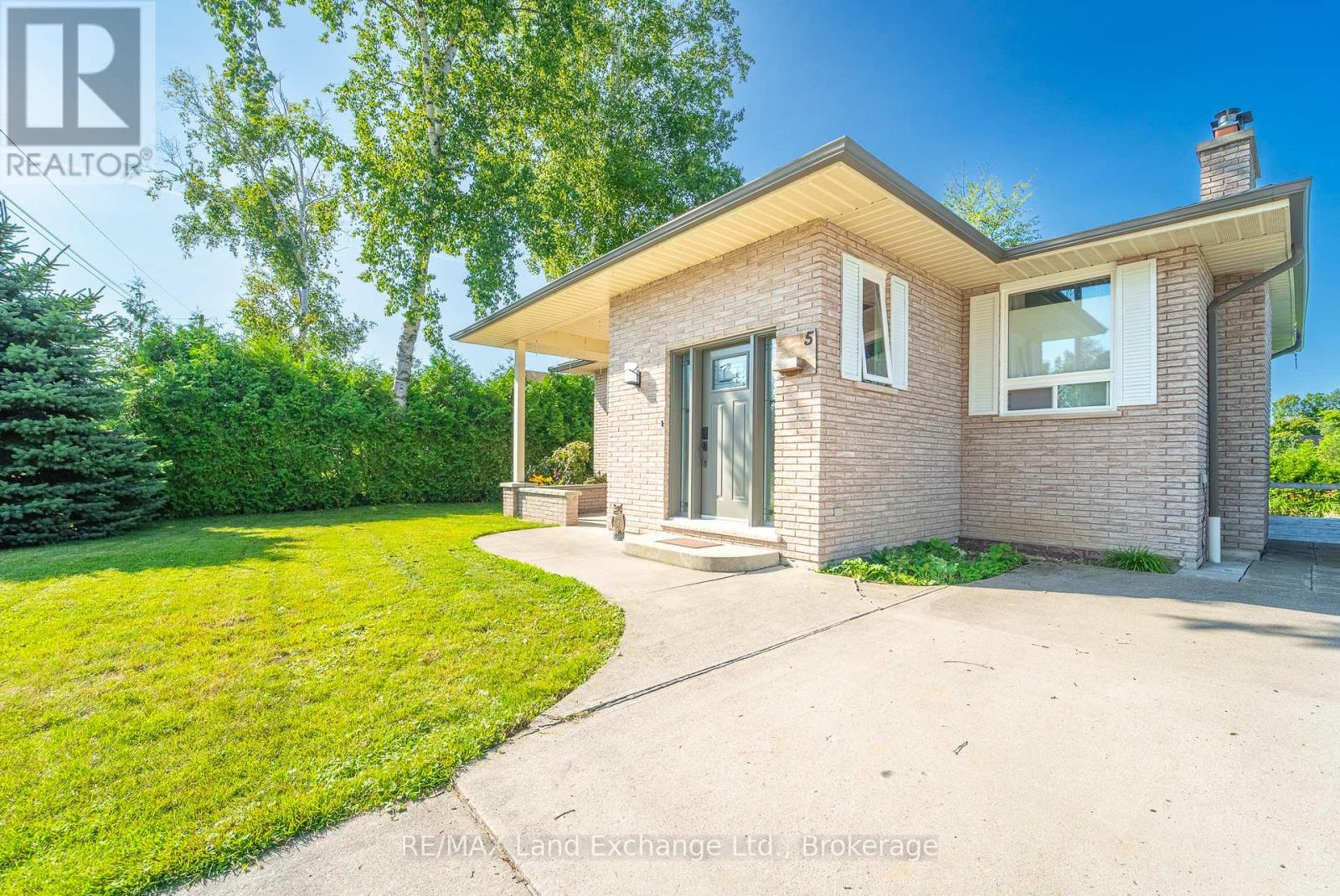 5 MACGREGOR BEACH ROAD