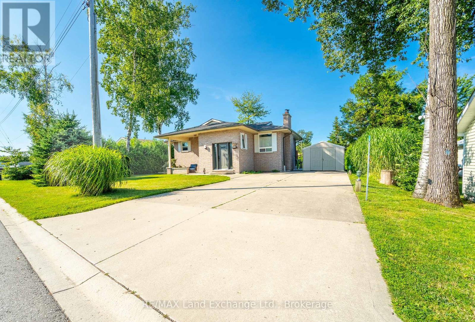 5 MACGREGOR BEACH ROAD