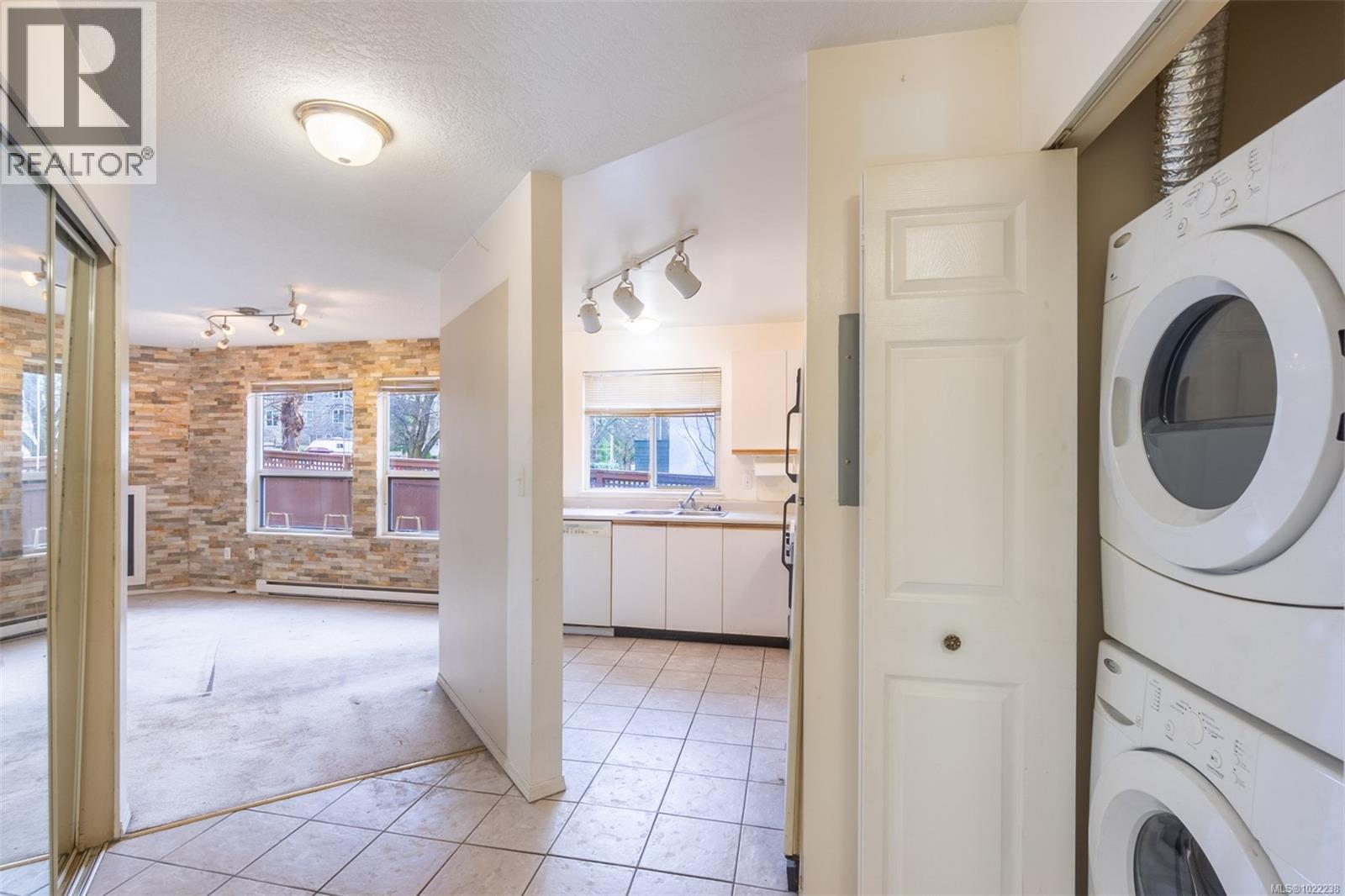 201 1055 Hillside Ave