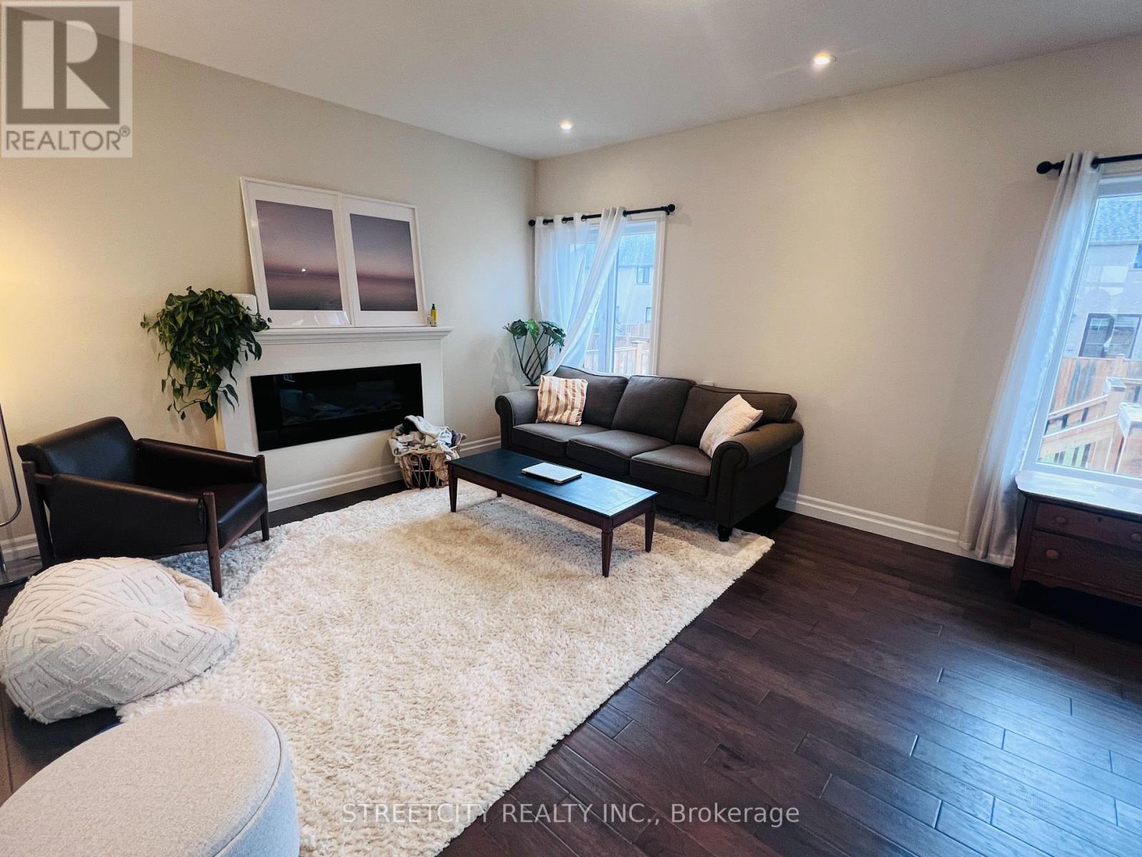 878 ZAIFMAN CIRCLE