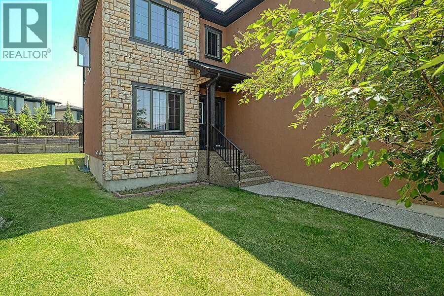 16 Rockcliff Point NW