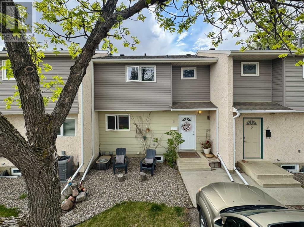 8, 244 McGill Boulevard W