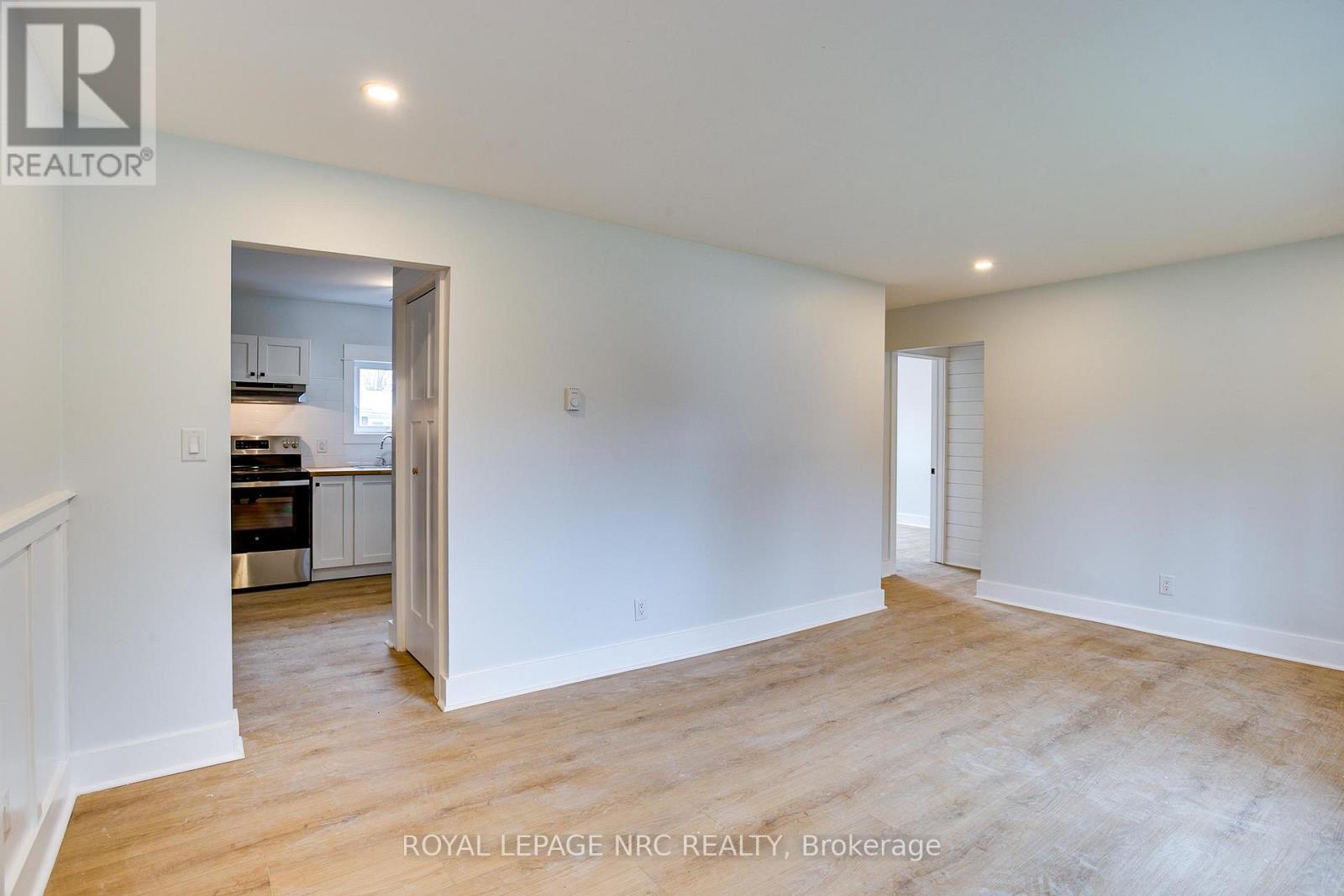 6 - 316 ELMWOOD AVENUE